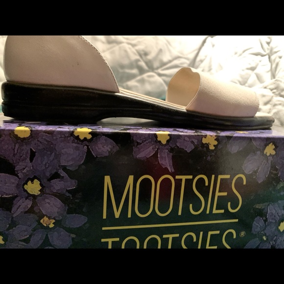Mootsie tootsie open toe flat elastic whit sandal - Picture 2 of 3